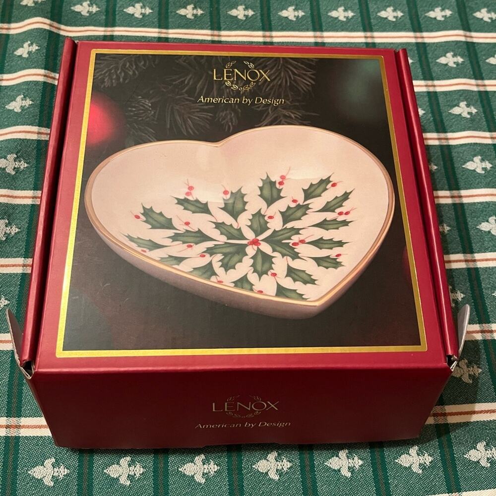 Lenox American by Design Heart Shape Dish Green Holly and Berries 5” Diameter